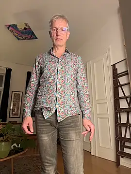 Snapshot of SexyLeon8 chatting on 11.14.25 SexyLeon8 online show from 11.14.25