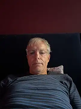 Snapshot of SexyLeon8 chatting on 12.15.25 SexyLeon8 online show from 12.15.25