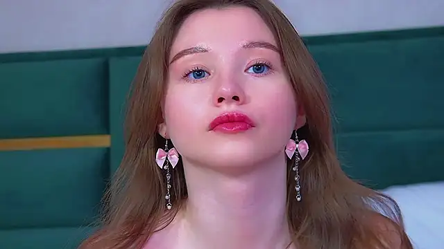 Snapshot of KeiraAsti chatting on 05.19.26 KeiraAsti online show from 05.19.26