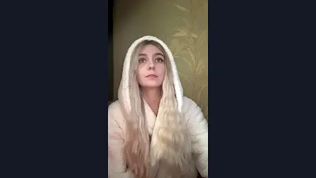 Snapshot of sindi_love_u chatting on 10.19.25 sindi love u online show from 10.19.25