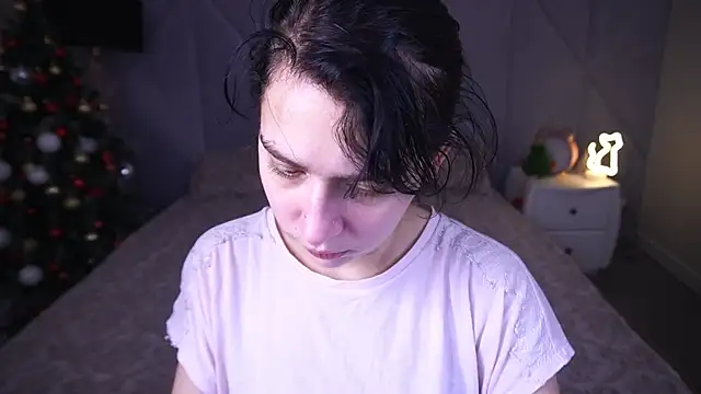 LiviaShy online show from 12.18.25