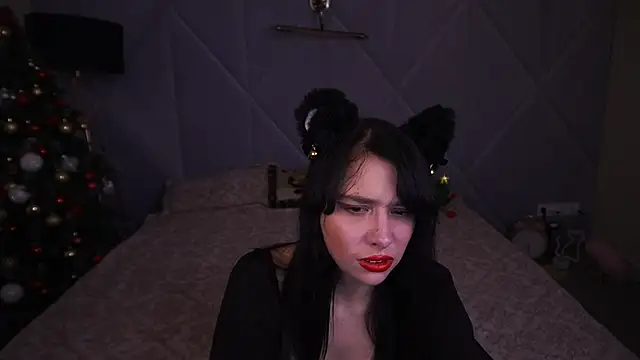 LiviaShy online show from 12.21.25