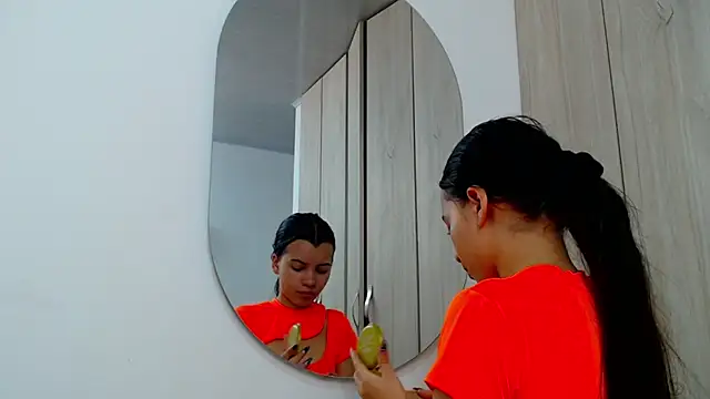 Snapshot of pinky_f00x chatting on 02.20.26 pinky f00x online show from 02.20.26