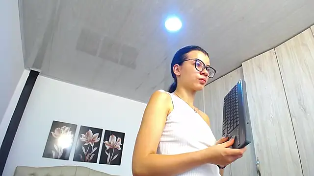 Snapshot of pinky_f00x chatting on 03.03.26 pinky f00x online show from 03.03.26