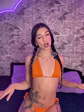 Snapshot of MaryAnneeXOO chatting on 11.24.25 MaryAnneeXOO online show from 11.24.25