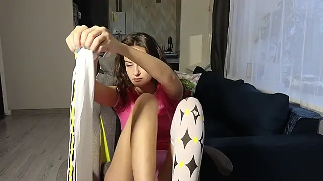 Snapshot of BelleWild chatting on 11.14.25 BelleWild online show from 11.14.25