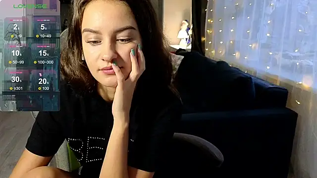 Snapshot of BelleWild chatting on 11.28.25 BelleWild online show from 11.28.25