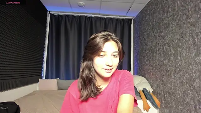 Snapshot of Elfy_Rare_ chatting on 09.29.25 Elfy Rare online show from 09.29.25