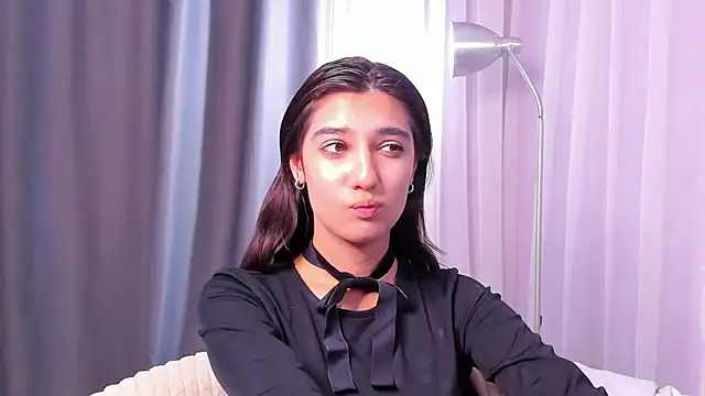 Snapshot of Elfy_Rare_ chatting on 10.12.25 Elfy Rare online show from 10.12.25