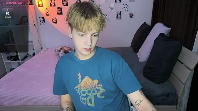 Snapshot of olivertasty chatting on 09.15.25 olivertasty online show from 09.15.25