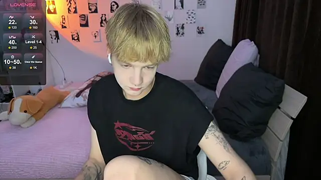 Snapshot of olivertasty chatting on 09.19.25 olivertasty online show from 09.19.25