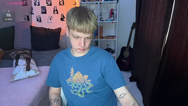 Snapshot of olivertasty chatting on 10.02.25 olivertasty online show from 10.02.25