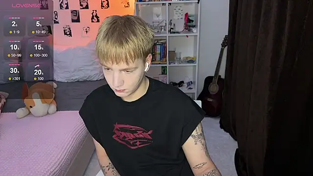 Snapshot of olivertasty chatting on 10.07.25 olivertasty online show from 10.07.25