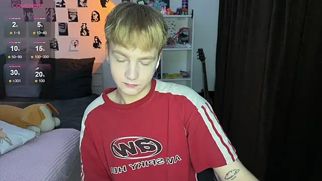 Snapshot of olivertasty chatting on 10.14.25 olivertasty online show from 10.14.25