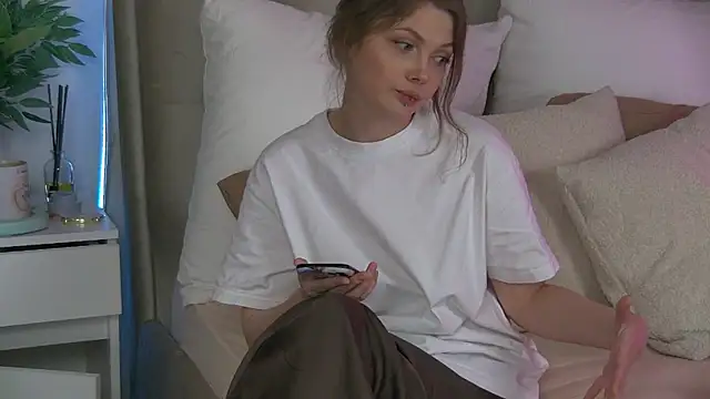 Snapshot of miamunn chatting on 09.19.25 miamunn online show from 09.19.25