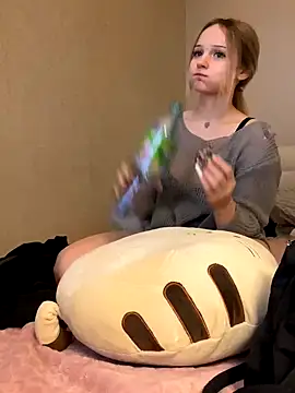 Snapshot of softlyblessed chatting on 10.09.25 softlyblessed online show from 10.09.25