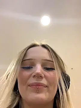 Snapshot of softlyblessed chatting on 10.11.25 softlyblessed online show from 10.11.25