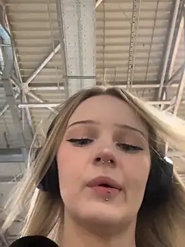 Snapshot of softlyblessed chatting on 10.14.25 softlyblessed online show from 10.14.25