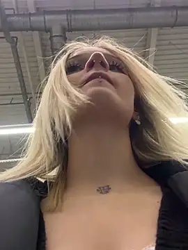 Snapshot of softlyblessed chatting on 11.04.25 softlyblessed online show from 11.04.25