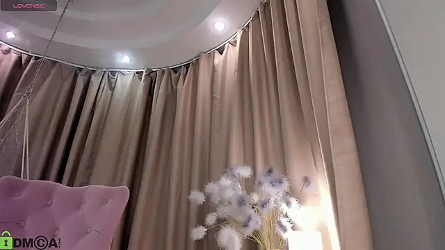 Naomi   Rias online show from 10.27.25