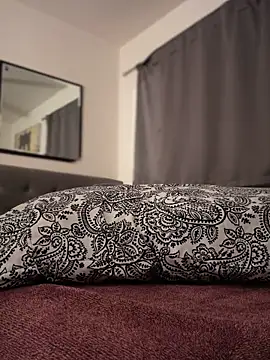 Snapshot of himNIGuys chatting on 11.25.25 himNIGuys online show from 11.25.25