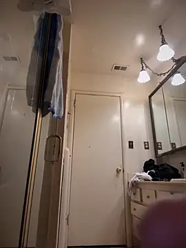 Snapshot of himNIGuys chatting on 11.28.25 himNIGuys online show from 11.28.25