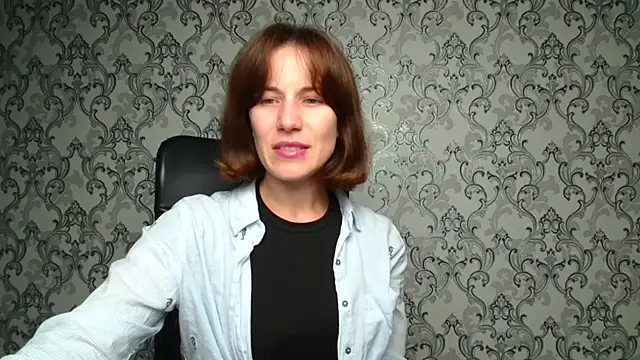 Snapshot of Kelly_Kisss chatting on 10.24.25 Kelly Kisss online show from 10.24.25