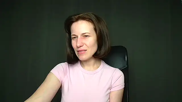 Snapshot of Kelly_Kisss chatting on 04.28.26 Kelly Kisss online show from 04.28.26