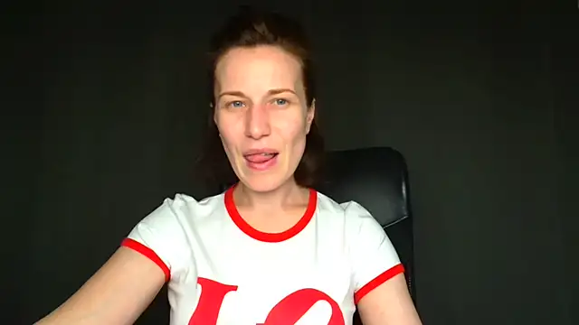 Snapshot of Kelly_Kisss chatting on 06.02.26 Kelly Kisss online show from 06.02.26