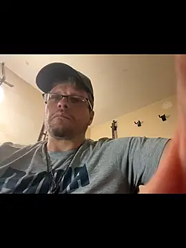 Snapshot of 69ReVeaL@xh chatting on 11.19.25 69ReVeaLxh online show from 11.19.25