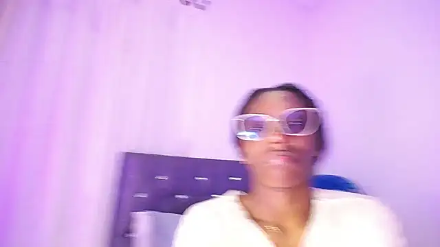 BryanaSmith21 online show from 10.13.25