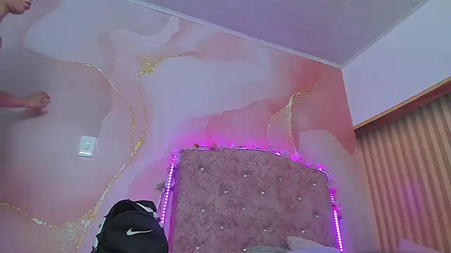 violet taylor  online show from 12.17.25