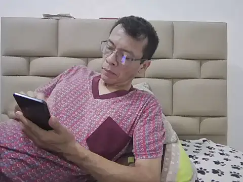 skinnylatino51 online show from 04.05.26