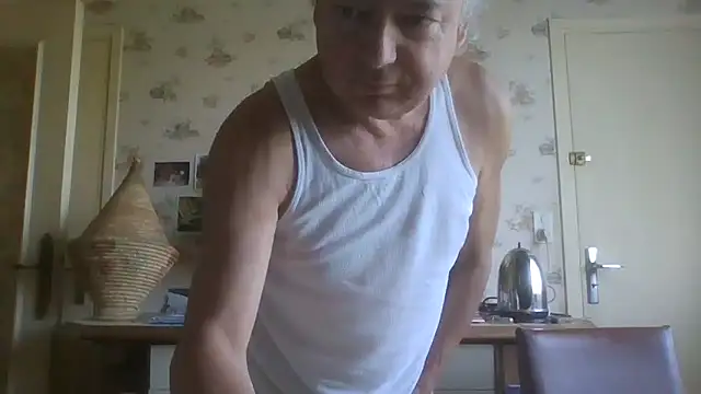 Snapshot of gegevincent chatting on 06.15.26 gegevincent online show from 06.15.26
