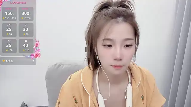 Snapshot of yuyu_77 chatting on 09.08.25 yuyu 77 online show from 09.08.25