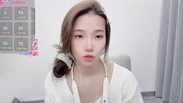 Snapshot of yuyu_77 chatting on 09.14.25 yuyu 77 online show from 09.14.25