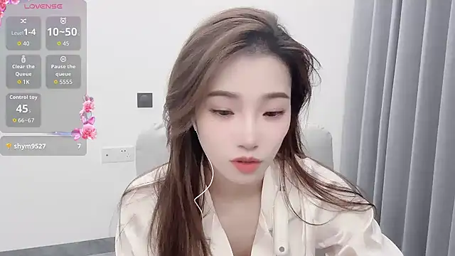 Snapshot of yuyu_77 chatting on 10.21.25 yuyu 77 online show from 10.21.25