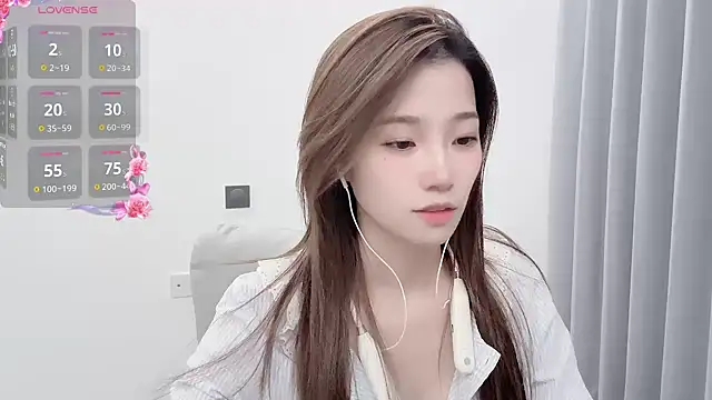 Snapshot of yuyu_77 chatting on 10.23.25 yuyu 77 online show from 10.23.25