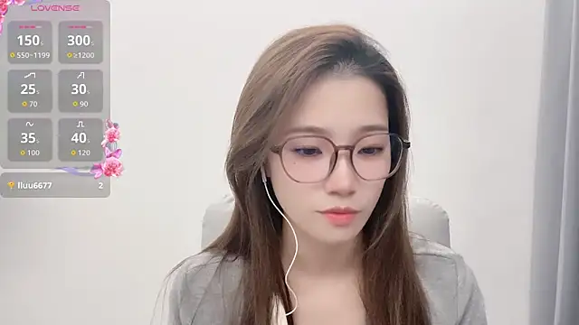 Snapshot of yuyu_77 chatting on 10.26.25 yuyu 77 online show from 10.26.25