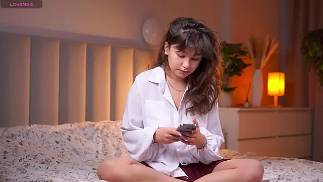 Julia PR0 online show from 11.26.25