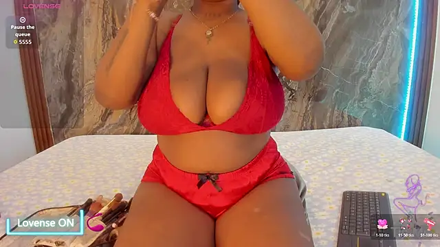 MiiaaCollinss online show from 12.15.25