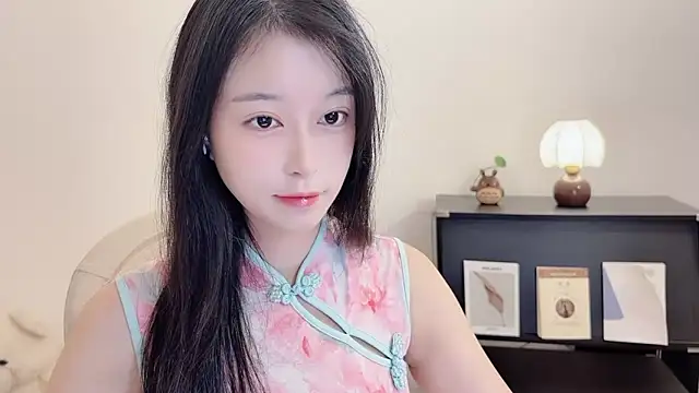 Snapshot of Onechestnut chatting on 10.16.25 Onechestnut online show from 10.16.25