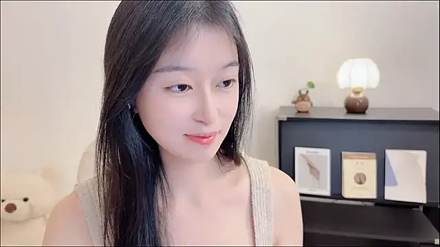 Snapshot of Onechestnut chatting on 10.21.25 Onechestnut online show from 10.21.25