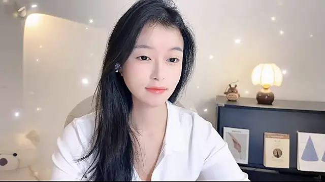 Snapshot of Onechestnut chatting on 11.05.25 Onechestnut online show from 11.05.25