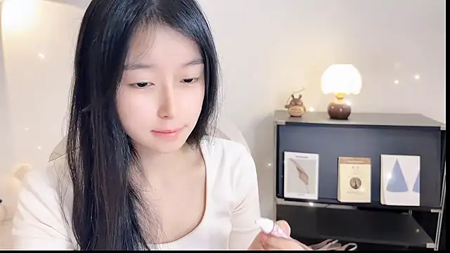 Snapshot of Onechestnut chatting on 11.06.25 Onechestnut online show from 11.06.25