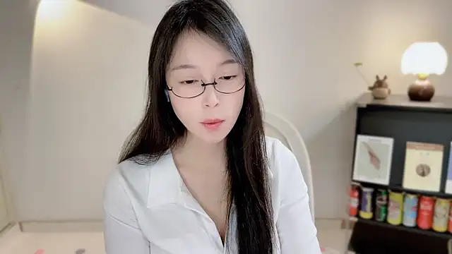 Snapshot of Onechestnut chatting on 04.05.26 Onechestnut online show from 04.05.26