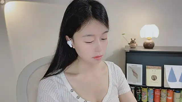 Snapshot of Onechestnut chatting on 04.10.26 Onechestnut online show from 04.10.26