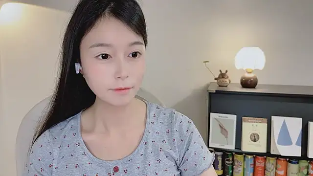 Snapshot of Onechestnut chatting on 04.12.26 Onechestnut online show from 04.12.26