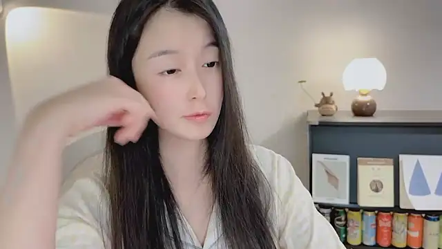 Snapshot of Onechestnut chatting on 04.14.26 Onechestnut online show from 04.14.26