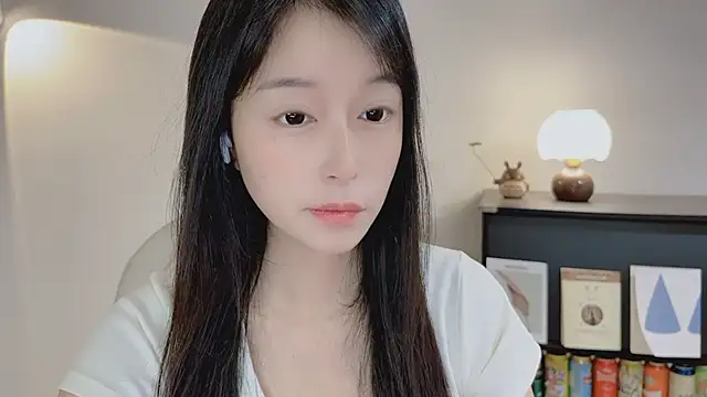 Snapshot of Onechestnut chatting on 04.15.26 Onechestnut online show from 04.15.26